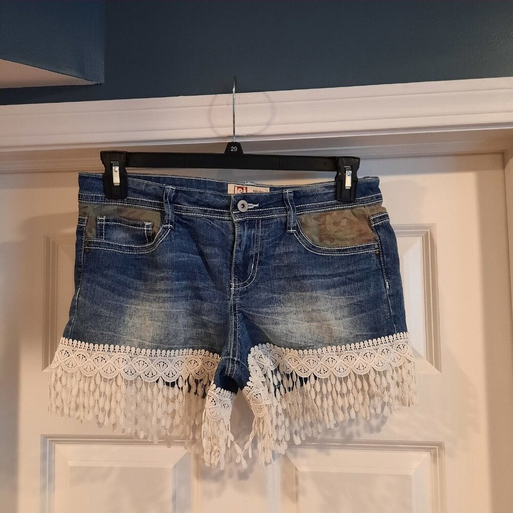 L.E.I. Shorts Womens 9 Denim Jean Camo Crochet Lace Hippie Boho Festival Vtg Y2K